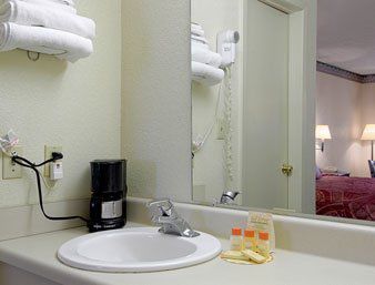 Relax Inn Canton Phòng bức ảnh